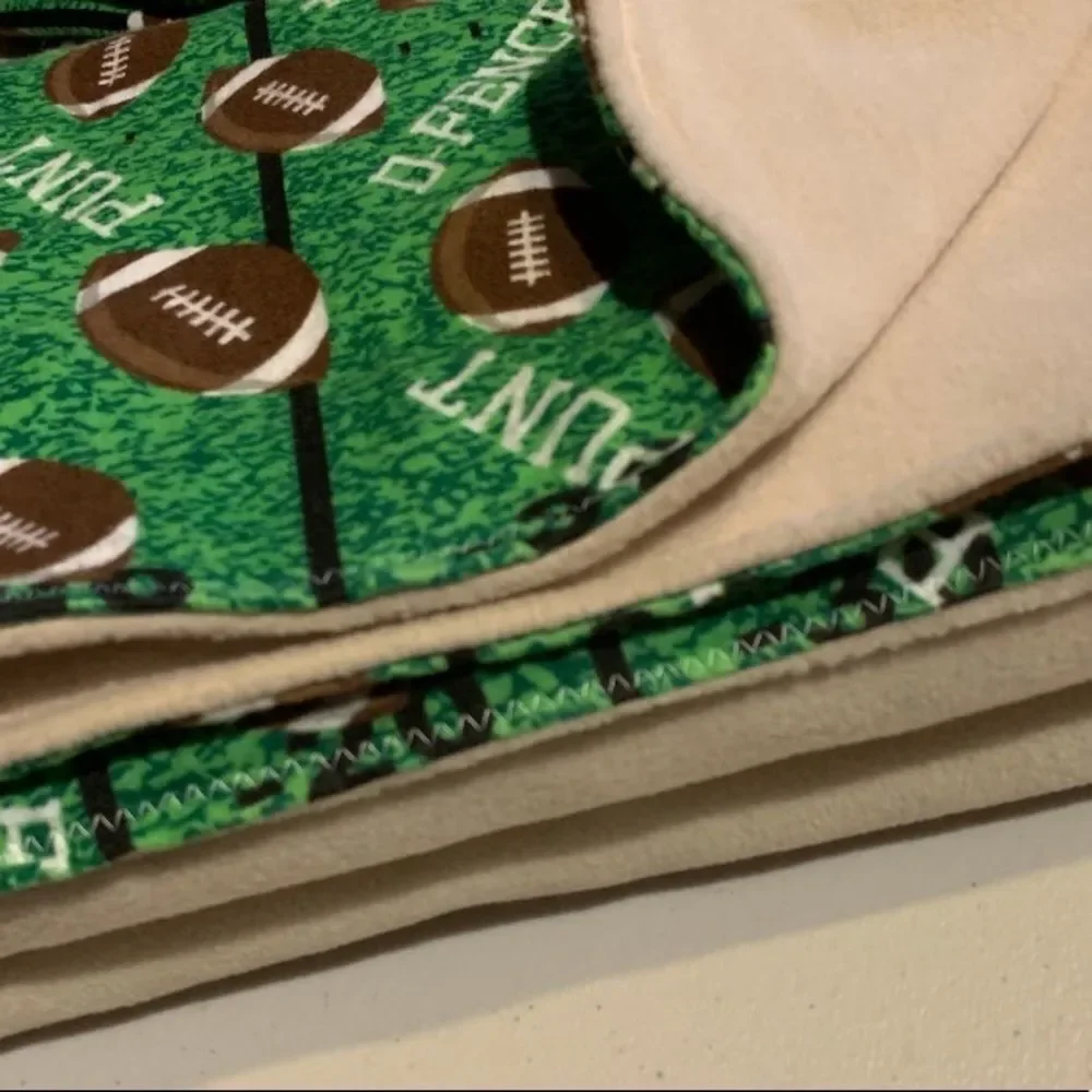 𝅺🏈👶🏼COZY Brand New Baby Blanket/ Pet Blanket🐾🐶